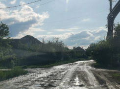Жители Крымска жалуются на состояние дорожного покрытия по улице Строительной