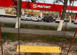 Жители Крымска жалуются на состояние детской площадки по улице Луначарского