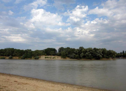 В Крымском районе запретили купание во всех водоемах из-за опасного заболевания
