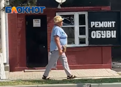 Женщина подбежала к машине и схватила меня за волосы