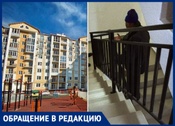 В одном из микрорайонов Крымска бездомный облюбовал подъезд и не хочет из него уходить