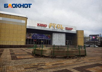 Из-за страха повредить новую плитку на площади возле СКЦ в этом году в Крымске установят лишь одну елку