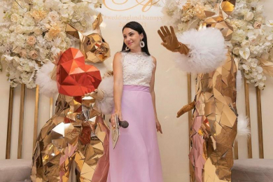 Ведущая Анна