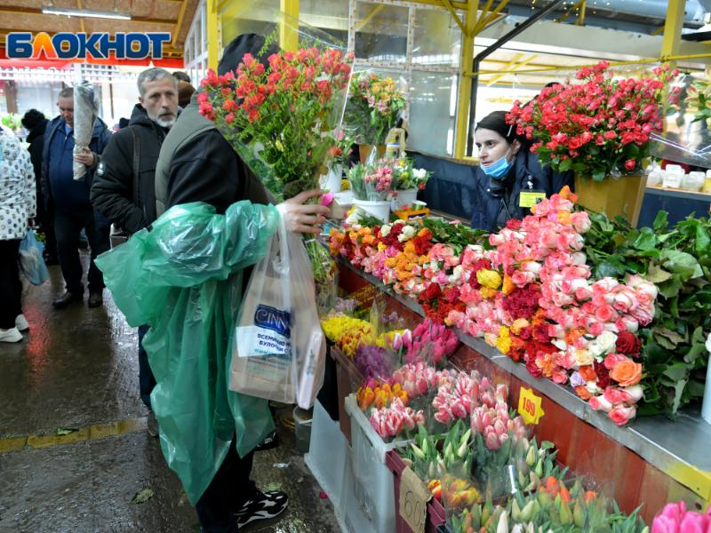 В преддверии 8 марта россияне потратят больше на цветы, чем на подарки