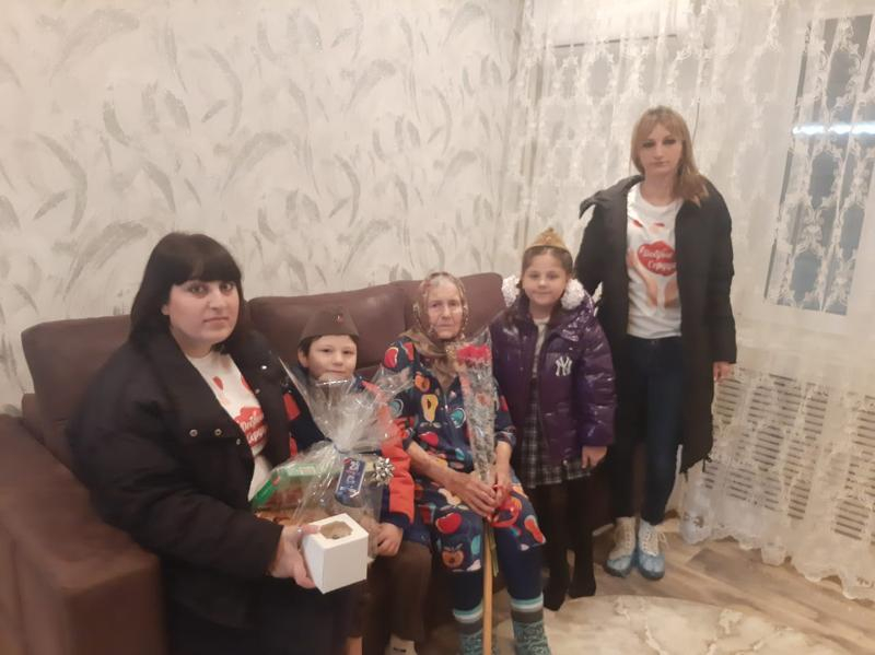 Волонтеры центра «Добрые сердца» навестили ветеранов Крымска