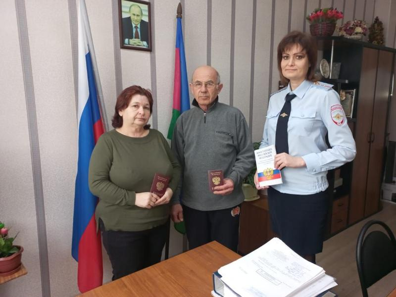 Жители новых регионов РФ получили паспорта в Крымске