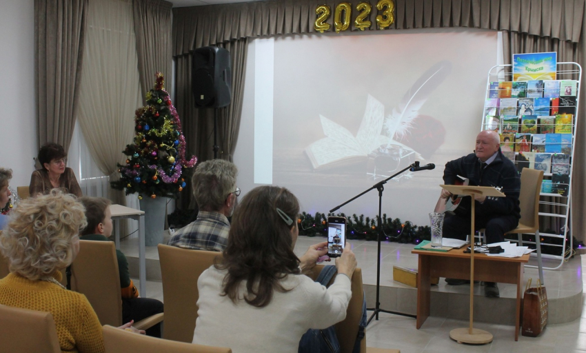 «Как хорошо быть вместе»: в Крымской библиотеке прошла творческая встреча