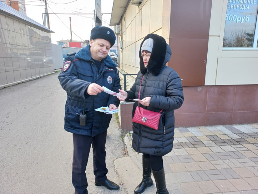 «Внимание! Мошенники!»: сотрудники крымской полиции провели профилактическую акцию