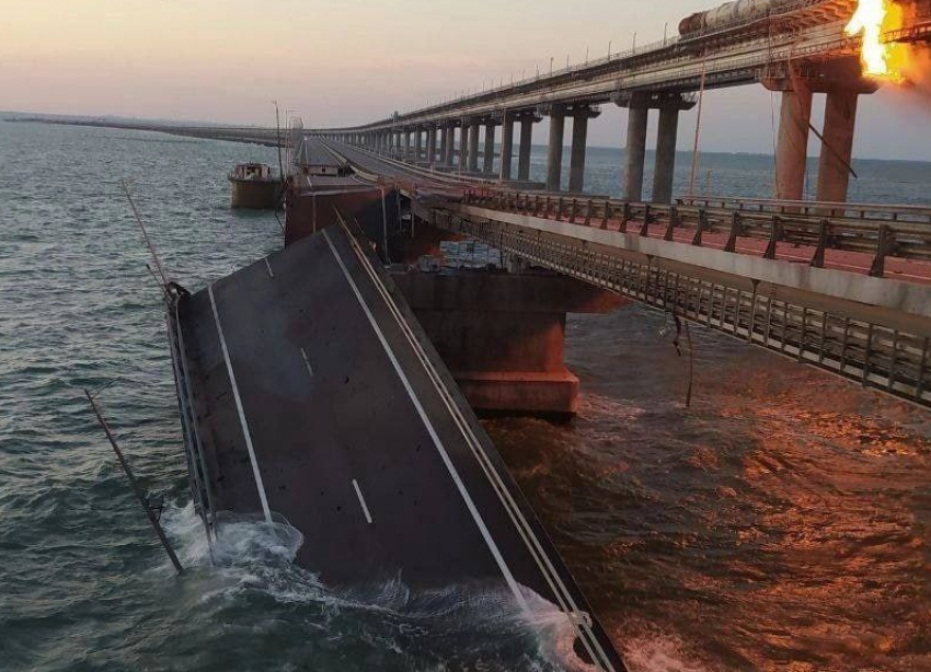 Каким образом грузовик со взрывчаткой смог въехать на Крымский мост?