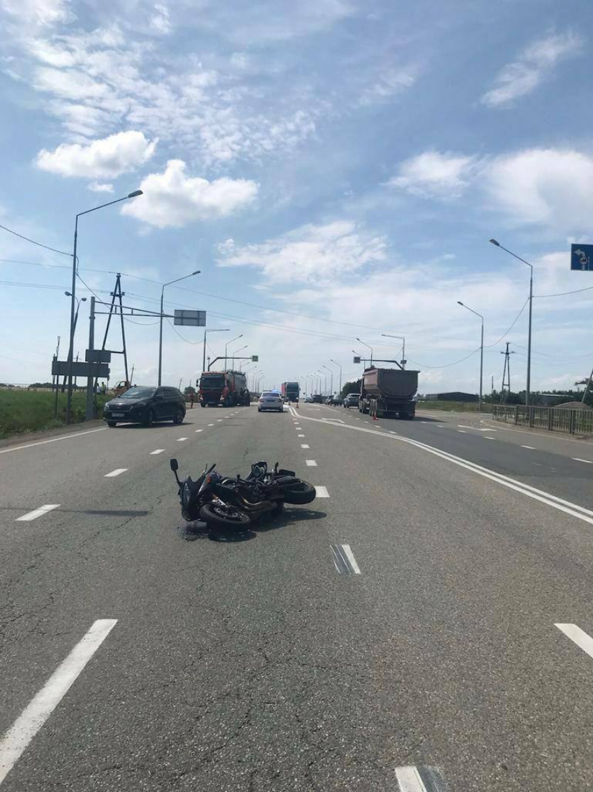 В Абинском районе мотоциклист погиб в ДТП с грузовиком