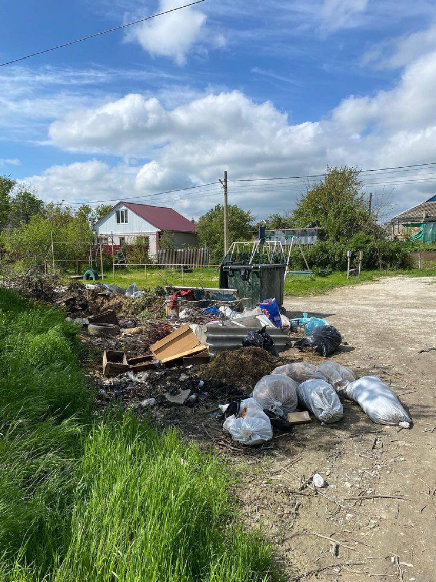 Жители Крымска пожаловали на горы мусора