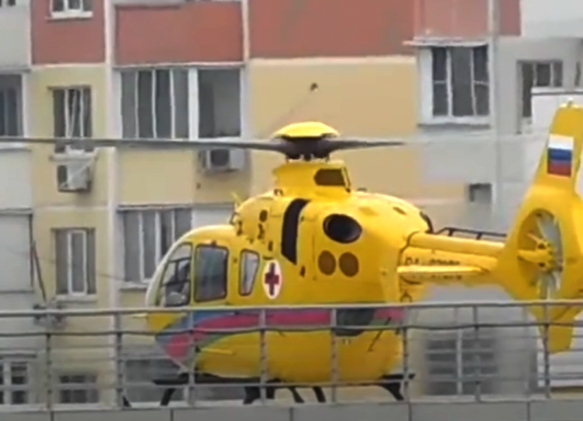 Единственного выжившего при стрельбе в Крымске на вертолете санавиации перевели в краевую больницу